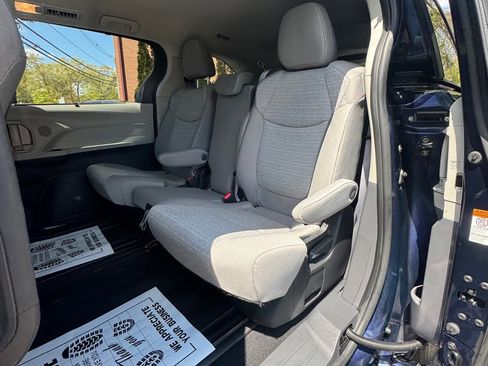 Used 2022 Toyota Sienna LE AWD/4WD image 12