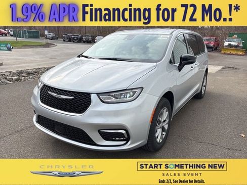 New 2026 Chrysler Pacifica Select image 3