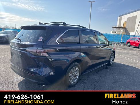 Used 2024 Toyota Sienna XLE image 5
