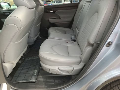 Used 2022 Toyota Highlander XLE image 21