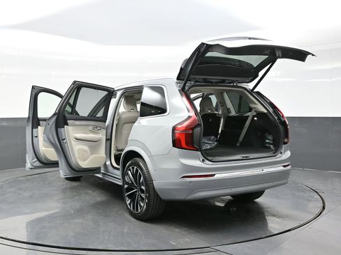 New 2026 Volvo XC90 T8 Ultra w/ Protection Package Premier AWD/4WD image 28