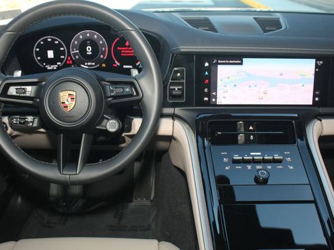 Certified 2025 Porsche Panamera 4 image 6