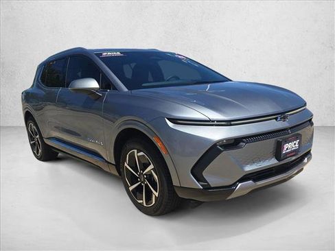 Used 2025 Chevrolet Equinox EV LT image 3