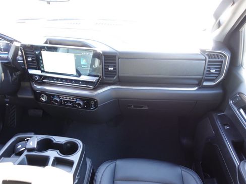 Used 2024 Chevrolet Silverado 1500 LT image 38