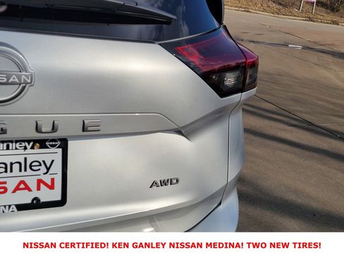 Certified 2025 Nissan Rogue SV image 15