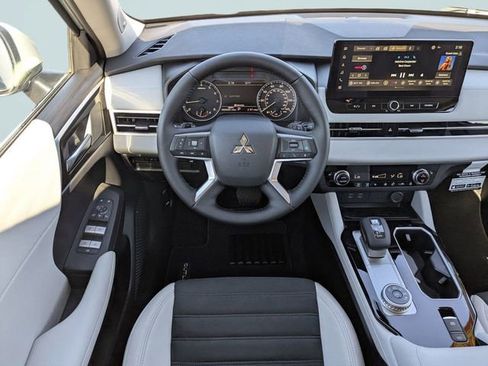 New 2026 Mitsubishi Outlander SE FWD image 15