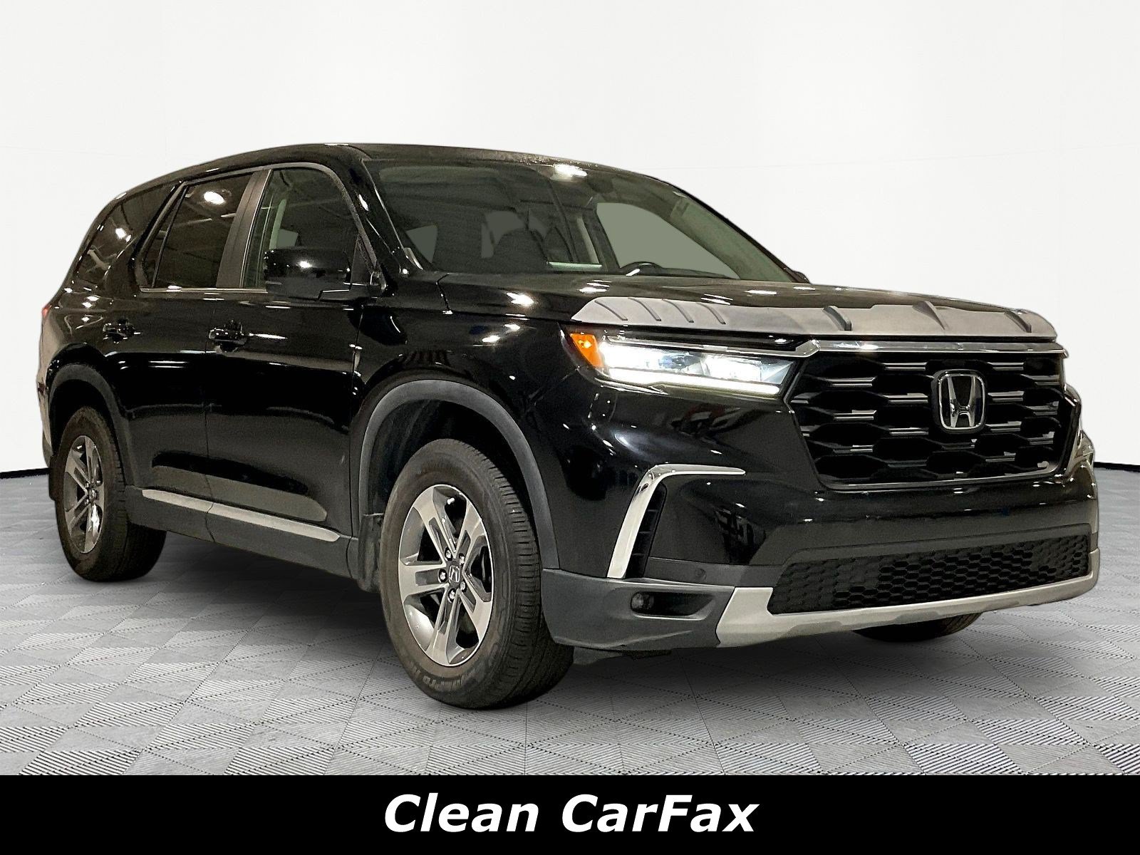 Used 2025 Honda Pilot EX-L image 3