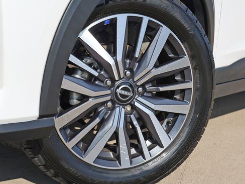 Used 2024 Nissan Kicks SV FWD image 11