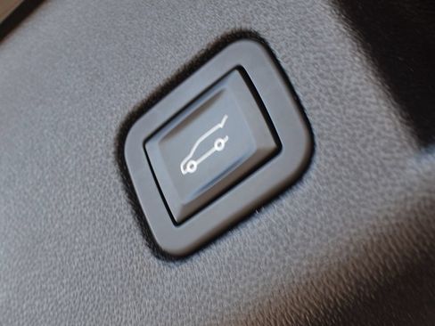 Used 2018 Chevrolet Equinox LT FWD image 27