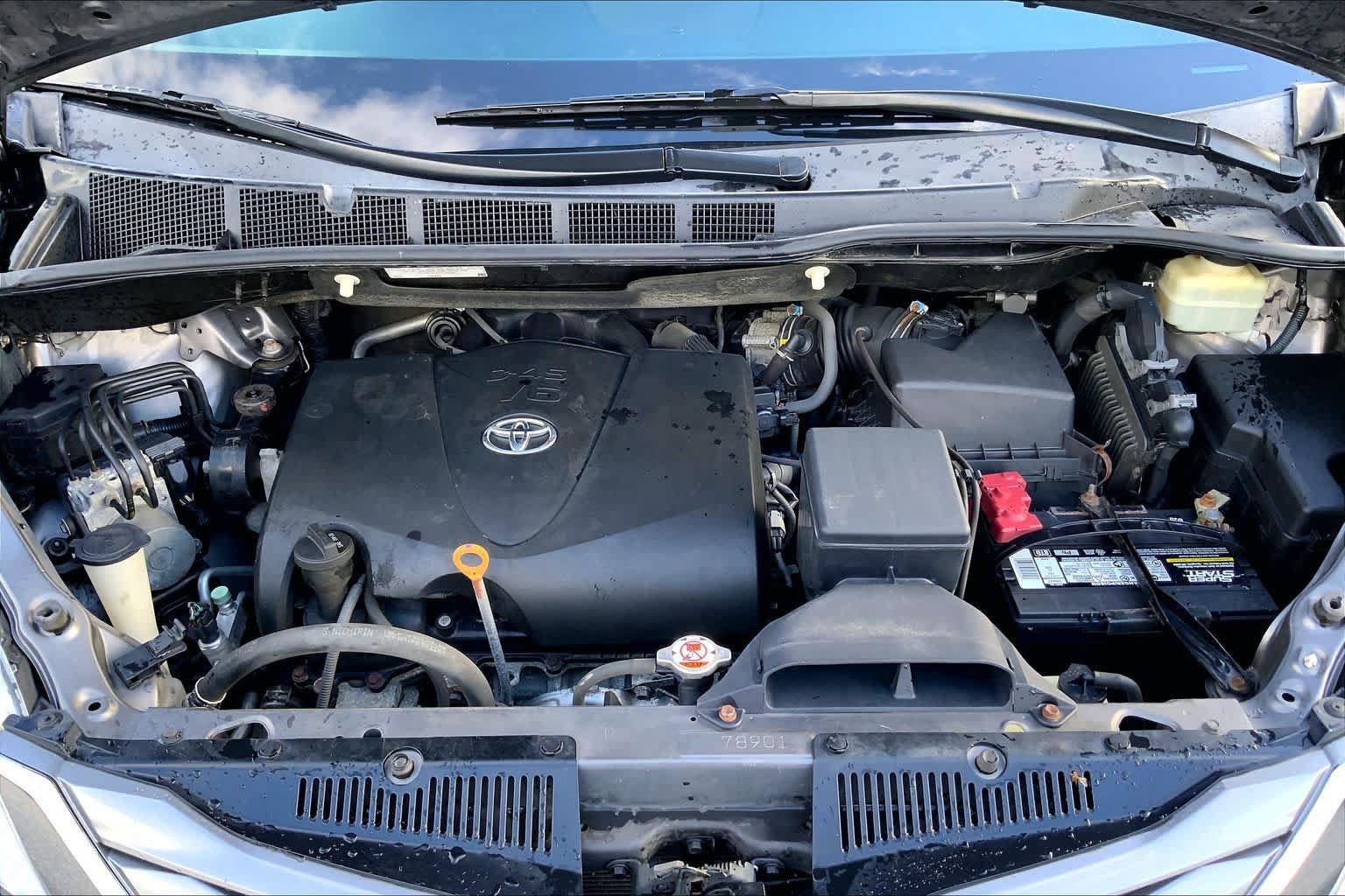 Used 2017 Toyota Sienna XLE Premium AWD/4WD image 30
