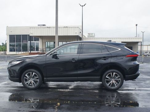 Used 2023 Toyota Venza LE AWD/4WD image 11
