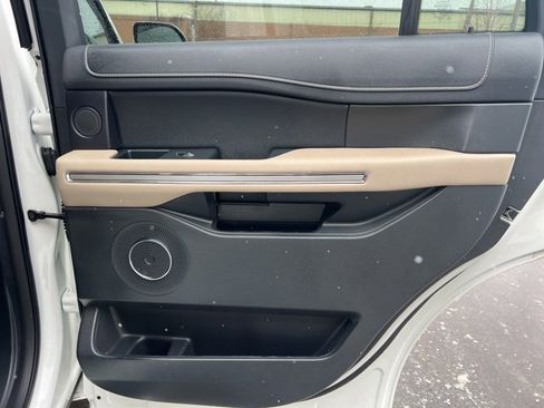 Used 2023 Ford Expedition Limited image 13