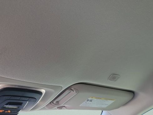 Used 2025 Toyota Corolla LE image 20