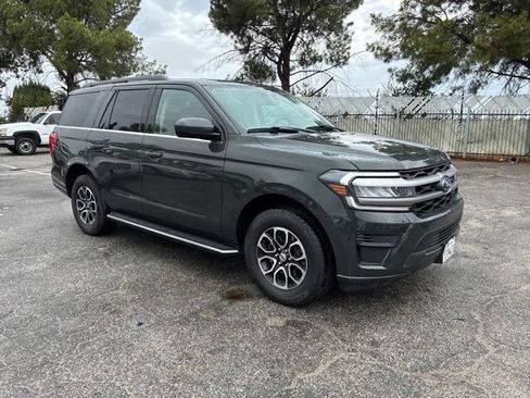 Used 2023 Ford Expedition XLT RWD image 2