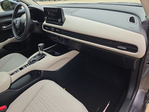 Used 2025 Honda HR-V LX image 31