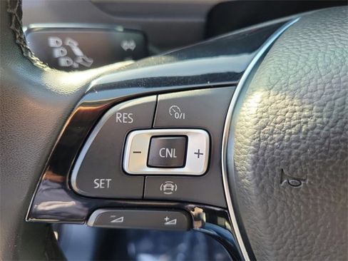 Used 2020 Volkswagen Tiguan SEL image 23