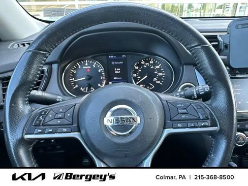 Used 2018 Nissan Rogue SV AWD/4WD image 6