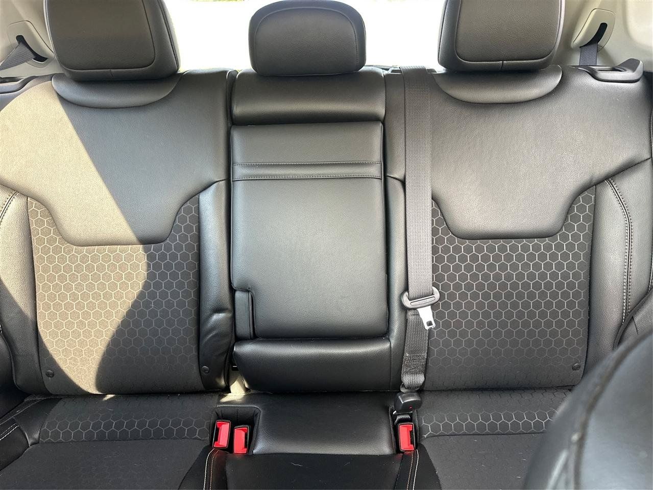 Used 2018 Jeep Compass Latitude AWD/4WD image 14