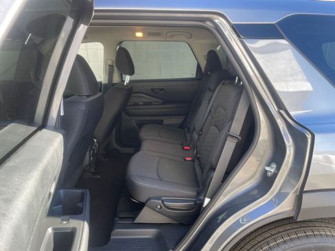 Used 2025 Nissan Pathfinder SV image 25