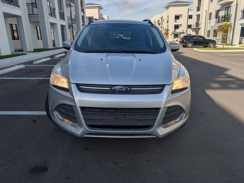 Used 2016 Ford Escape SE w/ Equipment Group 201A FWD image 2