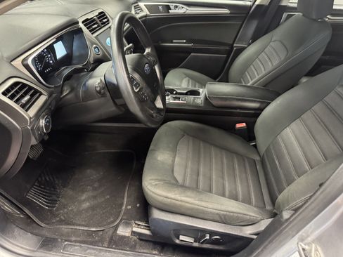 Used 2020 Ford Fusion SE image 9