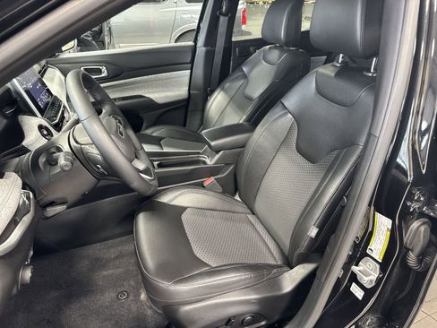 Used 2025 Jeep Compass Latitude w/ Sun & Sound Group image 26