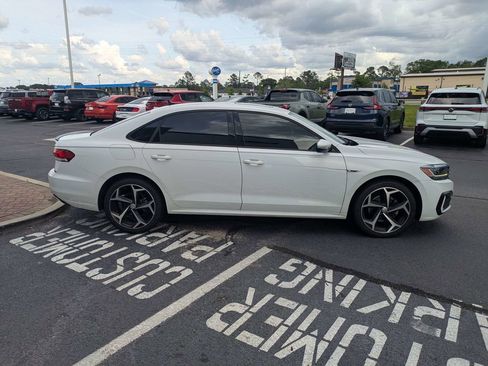 Used 2020 Volkswagen Passat 2.0T R-Line FWD image 4