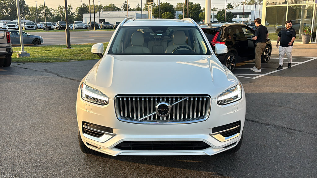 Certified 2024 Volvo XC90 T8 Plus w/ Protection Package Premier AWD/4WD image 4
