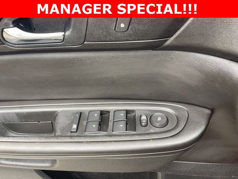 Used 2017 Chevrolet Traverse LT image 12