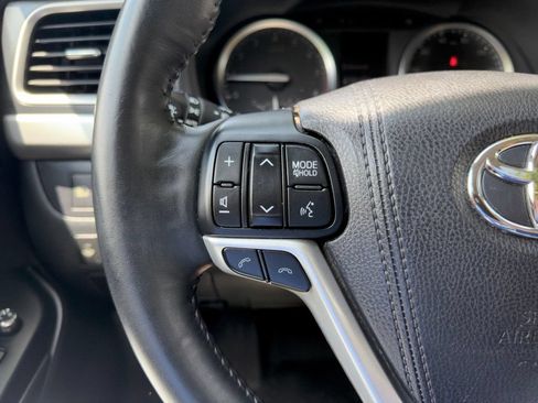 Used 2018 Toyota Highlander Limited Platinum AWD/4WD image 14