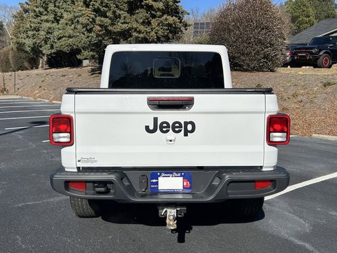 Used 2025 Jeep Gladiator Sport w/ Premium Package image 21