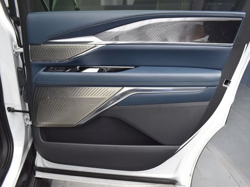 Used 2025 Cadillac Escalade IQ Luxury 2 w/ LPO, Premium Carpet Package AWD/4WD image 30