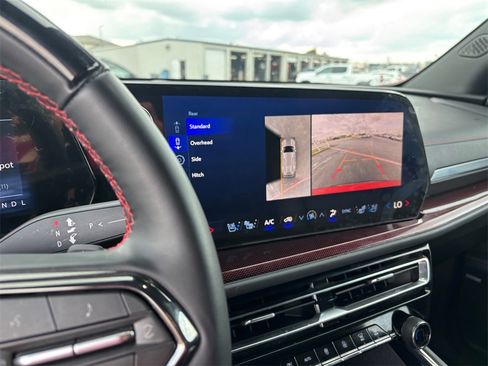 Used 2025 Chevrolet Traverse RS image 23