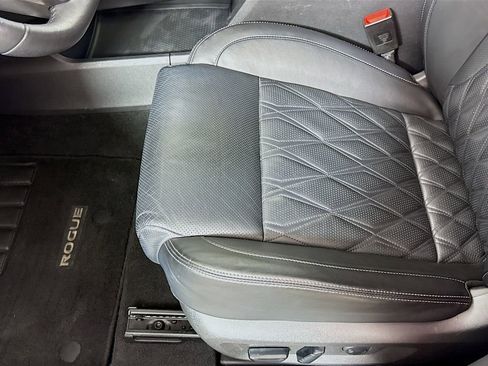 Used 2021 Nissan Rogue Platinum image 18