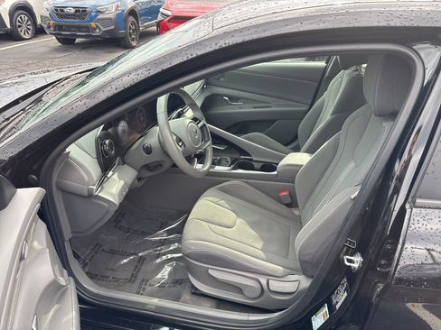 Used 2023 Hyundai Elantra SEL w/ Convenience Package image 9