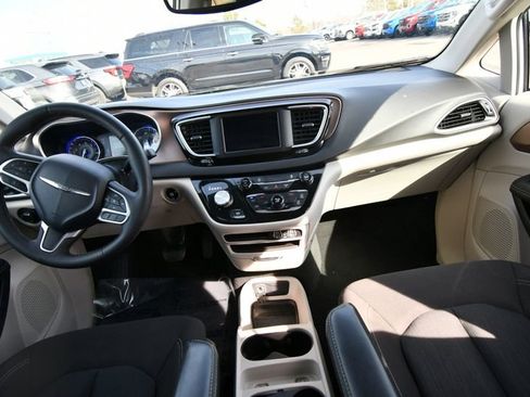 Used 2024 Chrysler Voyager LX FWD image 3