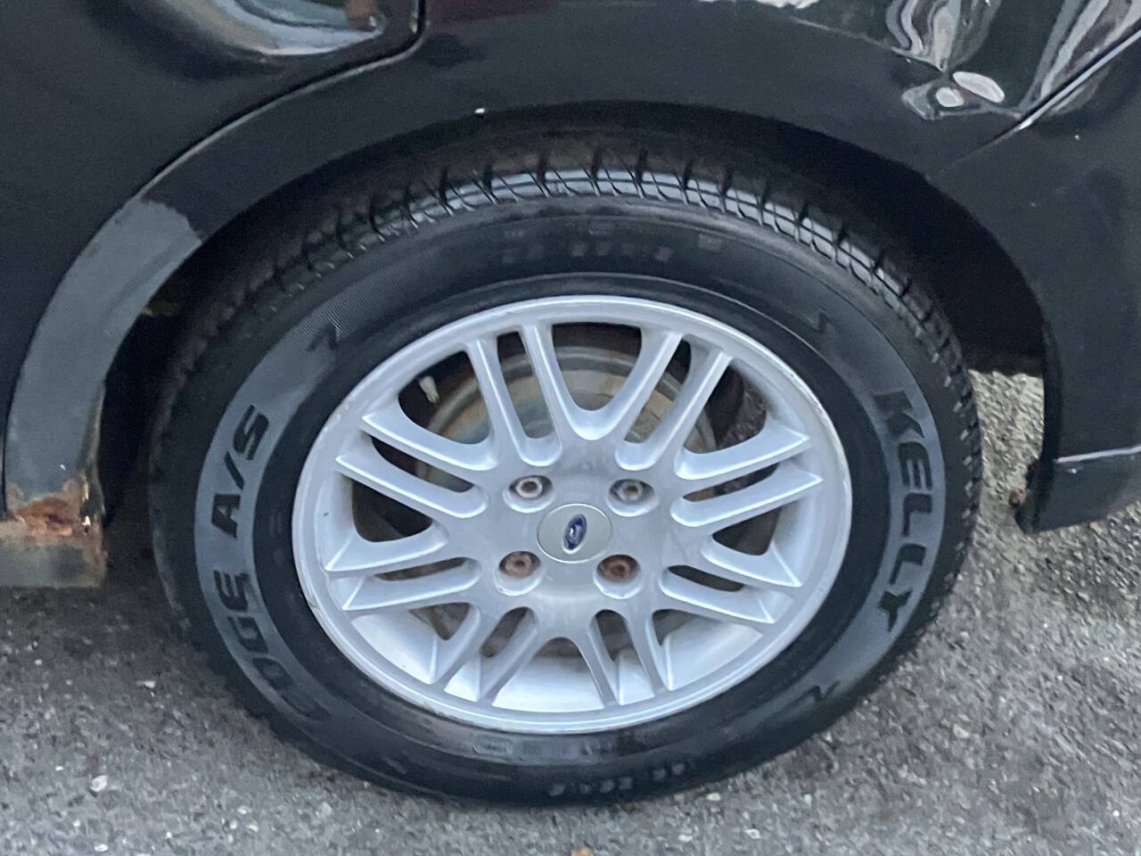 Used 2010 Ford Focus SE FWD image 15