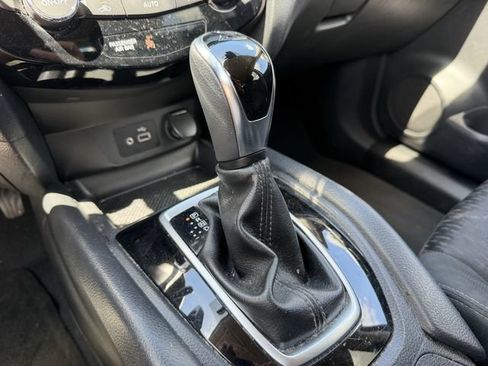 Used 2019 Nissan Rogue SV FWD image 18