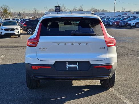 Certified 2023 Volvo XC40 B5 Plus image 5