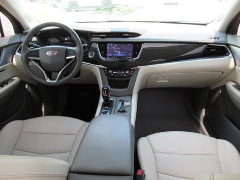 Used 2020 Cadillac XT6 Premium Luxury FWD image 12