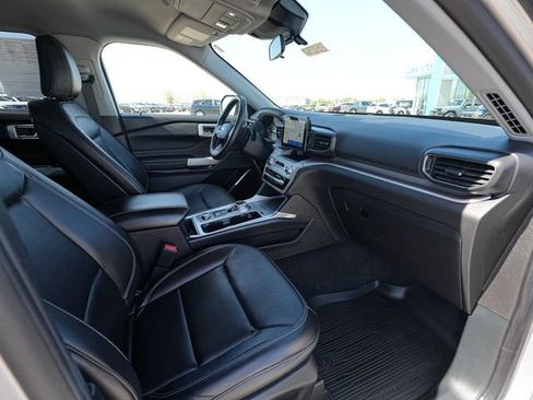 Used 2020 Ford Explorer XLT w/ Equipment Group 202A AWD/4WD image 23