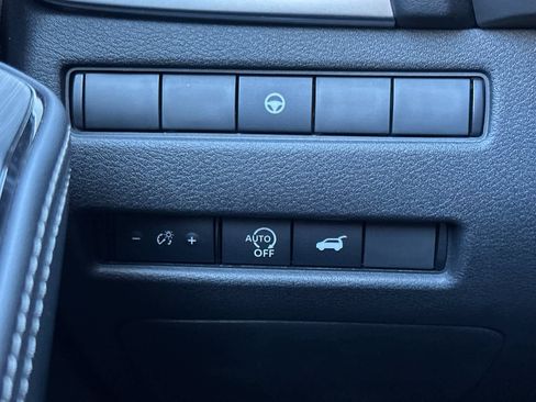 Used 2024 Nissan Rogue SV image 30