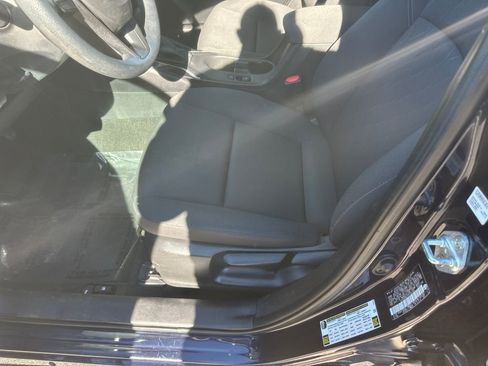 Used 2023 Toyota Corolla LE image 5