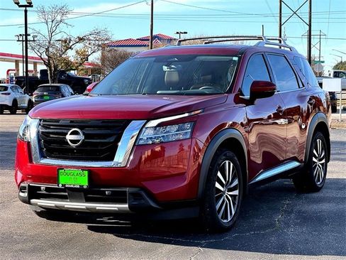 Used 2023 Nissan Pathfinder Platinum image 4