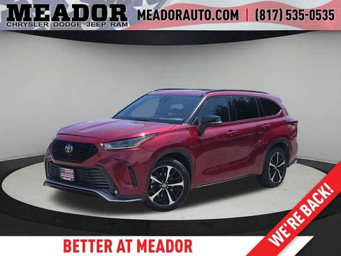 Used 2021 Toyota Highlander XSE FWD image 1