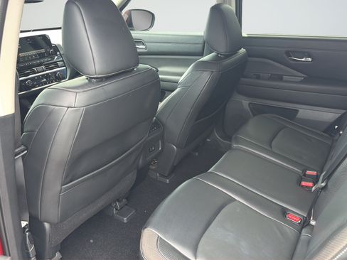 Certified 2022 Nissan Pathfinder SL w/ SL Black Package FWD image 34