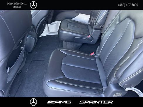 Used 2023 Chrysler Pacifica Touring-L FWD image 20