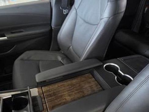 New 2026 Toyota Sienna Platinum image 23