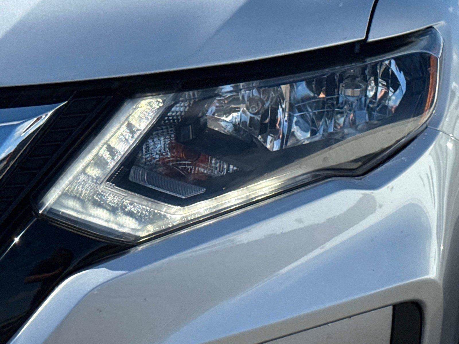 Used 2017 Nissan Rogue SV FWD image 10