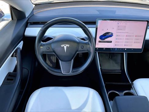 Used 2018 Tesla Model 3 Mid Range image 5